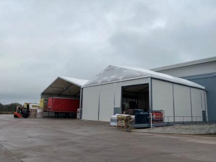 5 top benefits of instant canopies and loading bays